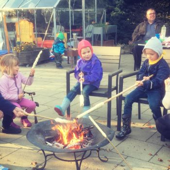 Familie ferie på gården